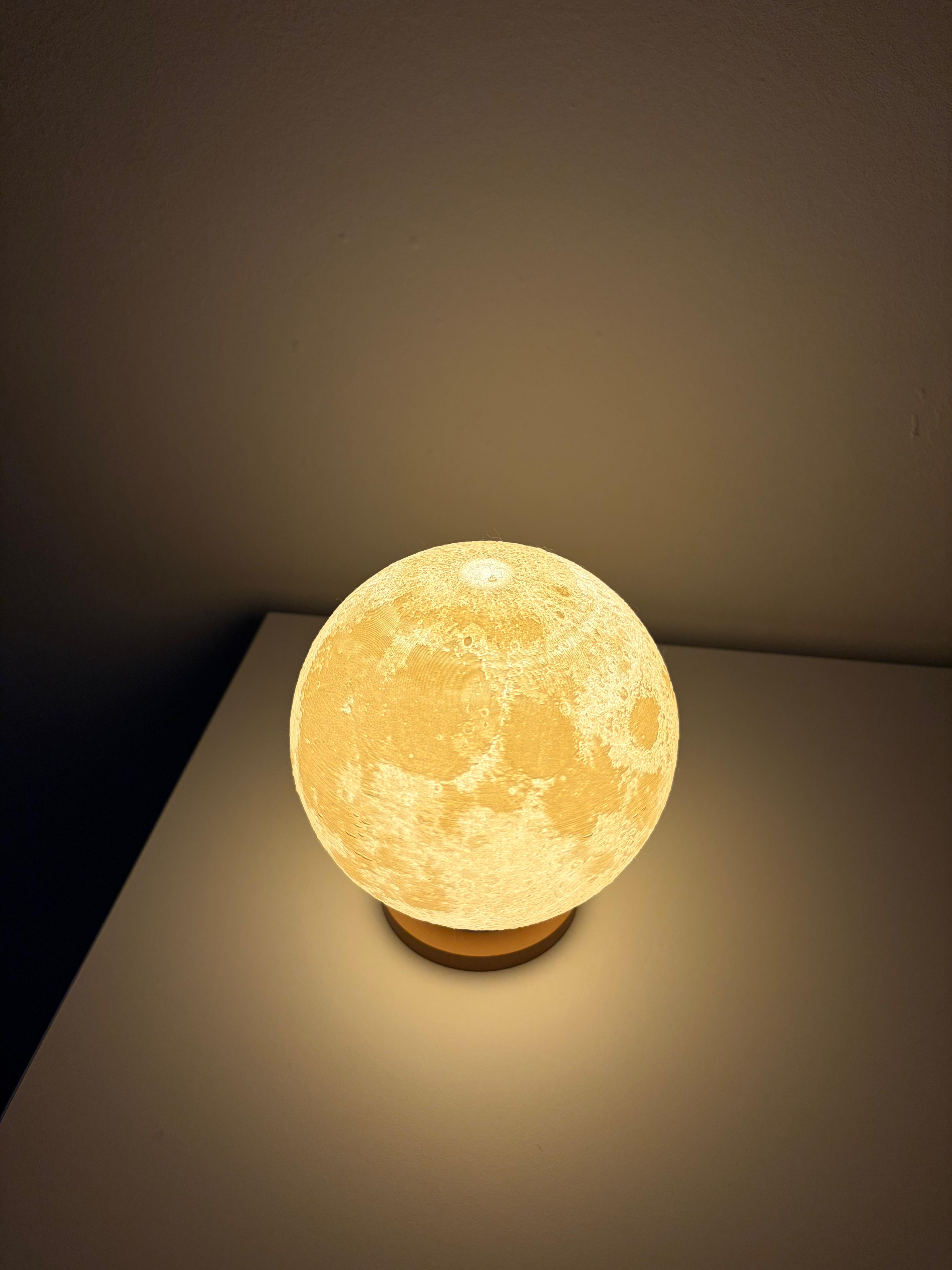 Lampara efecto luna impreso en 3D — ESSE Barcelona